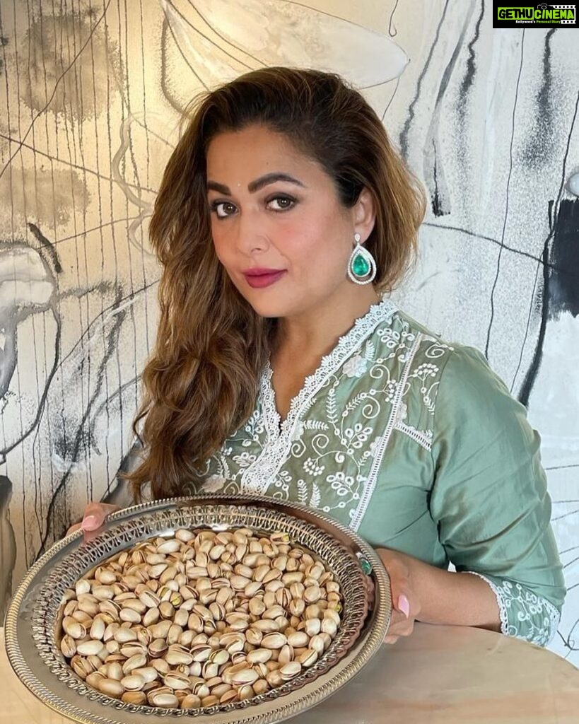 Amrita Arora Instagram - As a family, we have been gifting dry fruits on Diwali for many years. This year we have discovered California Pistachios! We have used pistachios always for garnishing deserts and dishes. Never knew you can have them as a guilt free any time snack. They are great plant - based complete protein source. So low on calorie that they are referred to as the skinny nut. Tasty and healthy. Your loved ones will love you more for it! California pistachios are available at any dry fruit retailer or any e-commerce platform. When ordering just search or ask for "California pistachios" and choose from the multiple brands that pack them in India. @americanpistachios.india Have a healthy and safe Diwali! #CaliforniaPistachios #Pistachios #AmericanPistachiosIndia #AmericanPistachios