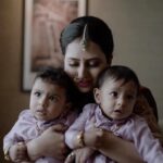 Amulya Instagram - Our son shines are named ⭐️ATHARV and AADHAV⭐️ ⭐️ಅಥರ್ವ್ ಆದವ್⭐️ Bless them 🙏 @jagdishrchandra Videography: @deepak_vijay_photography Jewellery: @gajraj_jewellers Saree : @mathura_creations Blouse : @sanvis_boutique Designer : @chandangowda_official Concept design : @prideattractions_events Decor: @sravans_weddingworld