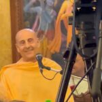 Anagha Bhosale Instagram - Beautiful conversation between Mata Sita & Ramji before going to Vanvas #idealcouple❤️ 🦚💫 #mustwatchclass #rns @radhanathswami Sri Sri Radha Gopinath Mandir, Iskcon Chowpatty