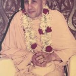 Anagha Bhosale Instagram - Jai Srila Gurudev 🥹🙌🏻🦚❤️ How important it is to that we all spread Sanātana dharma Just Chat Hare Krishna Mahamantra & be happy 😊✨