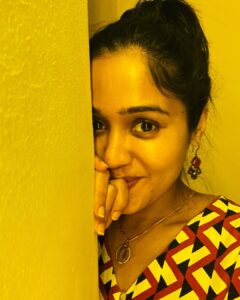 Ananya Instagram - Who loves the colour YELLOW 
Comment below……💛