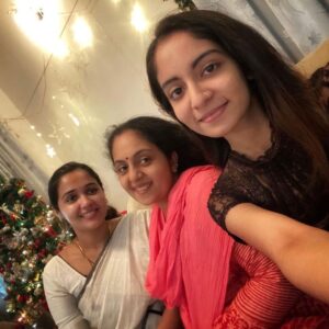 Ananya Instagram - Happy to meet this sweet family 💓💞.major missing @ahaana_krishna @_diyakrishna_ @hansikakrishna_
