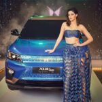 Ananya Panday Instagram - An electric time! ⚡️ @ramesh_somani @exhibitmagazine @mahindraxuv400 @rimzimdaduofficial #techfashiontour