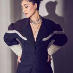Ananya Panday Instagram - iced out 💎 for @swarovski 🤍