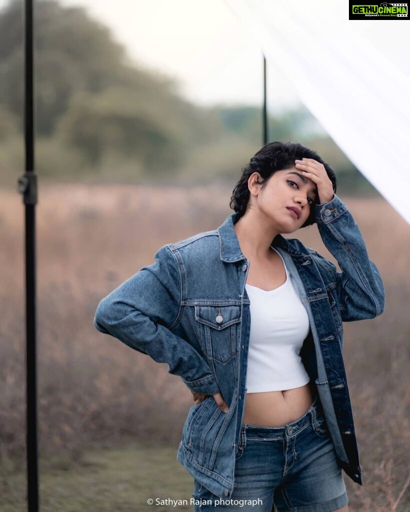 Anarkali Marikar Instagram - ~FEELING DENIM~ @sathyan_rajan📸 @rizwan_themakeupboy💅 @thedenimals 💃