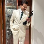 Anil Kapoor Instagram - A #Filmfare is a timeless and iconic achievement and I'm so humbled to receive it for a film that's so special to me. I owe this #BestSupportingActorAward to the unconditional support of the entire team of #JugJuggJeeyo. Thank you @filmfare for recognising our efforts and thank you all for the love!!! 🌟🌟💜💜 @karanjohar @apoorva1972 @ajit_andhare @neetu54 @varundvn @kiaraaliaadvani @manieshpaul @mostlysane @raj_a_mehta @rishiwrites @dharmamovies @viacom18studios @tseries.official Anil Kapoors House, Juhu, Mumbai