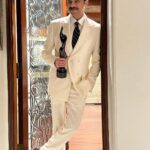 Anil Kapoor Instagram - A #Filmfare is a timeless and iconic achievement and I'm so humbled to receive it for a film that's so special to me. I owe this #BestSupportingActorAward to the unconditional support of the entire team of #JugJuggJeeyo. Thank you @filmfare for recognising our efforts and thank you all for the love!!! 🌟🌟💜💜 @karanjohar @apoorva1972 @ajit_andhare @neetu54 @varundvn @kiaraaliaadvani @manieshpaul @mostlysane @raj_a_mehta @rishiwrites @dharmamovies @viacom18studios @tseries.official Anil Kapoors House, Juhu, Mumbai