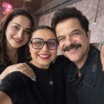 Anil Kapoor Instagram - Watching #MrsChatterjeeVsNorway last night was a humbling experience...This is easily one of Rani’s finest performances, and that's saying something! The story itself is beautiful and poignant, but Rani’s performance has made it superlative! I hope Rani sweeps all the awards for this pitch perfect performance.. Such a great job by the entire crew and cast of the film. Kudos! 👏👏 #RaniMukerji @anirbanbhattacharyaofficial @jimsarbhforreal @neena_gupta @zeestudiosofficial #EmmayEntertainment @ashhimachibber @onlyemmay @madhubhojwani @nikkhiladvani @shariq_patel @kaunsameer @rahulhanda_81 @itsamittrivedi @kausarmunir @zeemusiccompany @zeecinema