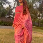 Anita Hassanandani Instagram - 🌸 Saree: @abstractbymeghajainmadaan Styled by: @dinky_nirh Assisted by: @latashamelwani