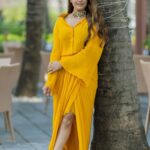 Anita Hassanandani Instagram - 🥭 📸 @luvisrrani Outfit my fav @stylejunkiie Neck piece @curiocottagejewelry
