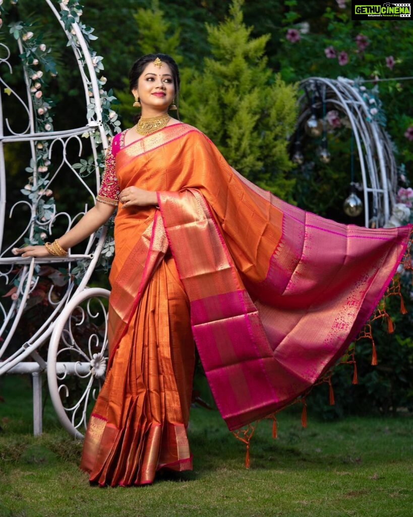 Anitha Sampath Instagram - Saree @nakshatrasilksaree Make-up @aarthy_hairandmakeup Hairstyle @shalini_hairartist Jewellery @chennai_jazz Blouse @ve_kay_boutique Place @elementsoneastcoast Photography @shades_of_vijay Saree pleat @pleats_drapes