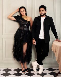 Anjana Rangan Instagram - For #sheawards @she_india @she_awards ❤️ on stage with darling @anjana_rangan ❤️ 

MUA @ashmakeupandhairdo 🔥