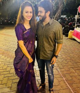 Anjana Rangan Instagram - 1st pic : Hey kedi !! (@rjvijayofficial mind voice)
2nd pic : Dei Dagalti !! 
( my mind voice) 
Tom and Jerry always, aana natpu da! 🔥❤️