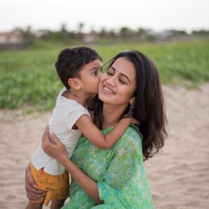 Anjana Rangan Instagram - செல்ல மழையும் நீ! சின்ன இடியும் நீ!
பிறந்த உடலும் நீ! பிரியும் உயிரும் நீ!
மரணம் மீண்ட ஜனனம் நீ!❤️
Photograhy : @pk_views