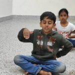 Anju Aravind Instagram - Akhira learning one hand gestures
