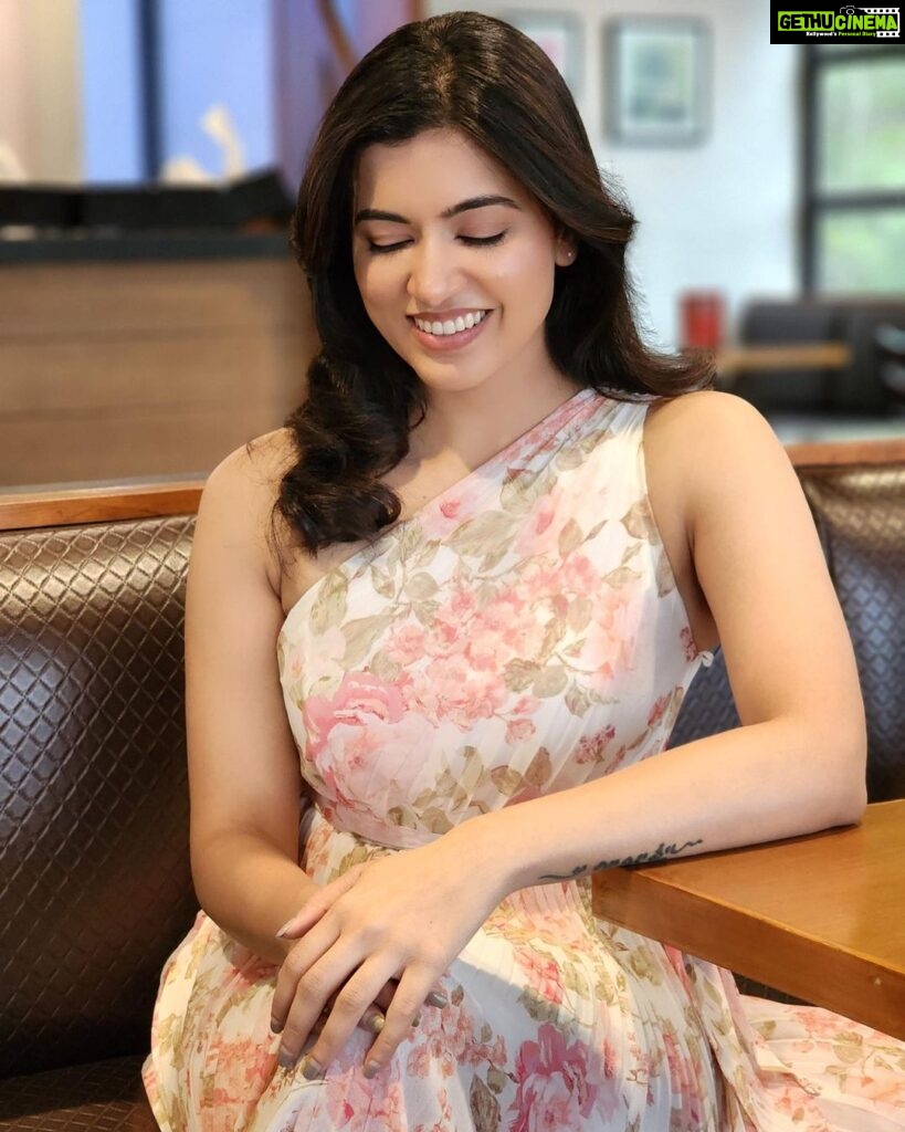 Anju Kurian Instagram - Do one thing every day that makes you happy 😃🤗! 📸- @sheriljose #picoftheday #portraits #tuesdayvibes #begrateful #happysoul