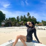 Anju Kurian Instagram - Salty hair and tan lines 😎 #beachlife #tanlinesandgoodtimes #karthikalyani #workmode #sunnyday