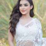 Ankitta Sharma Instagram - और पास.. 🤍 📸 @deepikasdeepclicks MUA @makeupbypalmo Hair by @preethairstylist_