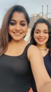 Ann Augustine Instagram - Modelling lessons with @nandan_meera ❤️

#missingyou#funtimes#crazydays#reels#instareels#magichour#comebacksoon#bestie#soulsisters#coffeelovers#jewelleryaddict#artlover