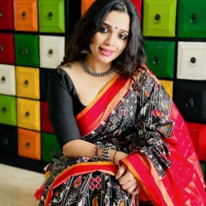 Ann Augustine Instagram - ❤️ 

@potpourri_studio 
📸 @g3vinod 

#saree#sareelove#potpurri#curls#curlyhair#silver#jewelleryaddict#everythingisart#shoots#coffeelover#artlover