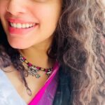 Ann Augustine Instagram - ‘Glow’ry! #mornings #saree #sareelover #jewelleryaddict #curls #curlyhair #coffee #jhumka #coffeeaddict #randomshots #randomdays #favouritetrack #home #artlover