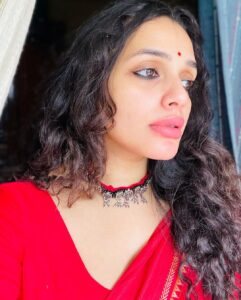 Ann Augustine Instagram - ❤️

#red#randomclick#choker#curls#curlyhair#saree#jewelleryaddict#staysafe#favourites#silver#silverlove#coffeelover#artlover