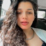 Ann Augustine Instagram - 🌸 #drive#filters#silver#silverlove#neckpiece#whiteoverlays#curls#curlyhair#jewelleyaddict#lockdown#coffeelover#artlover