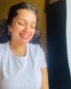 Ann Augustine Instagram - A pause in the rain… a crack in the clouds… peekaboo says the sun. 
Feeling Glowrious! 

#white#home#lockdowndiaries#jewelleryaddict#coffeelover#curls#curlyhair#silver#selflove#artlover