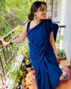 Ann Augustine Instagram - Mood Indigo!🌸
 

#sareelove#indigolovers#random#jhumkas#silver#jewelleryaddict#coffeelover#art#bestrainer#curls#curlyhair#artlover