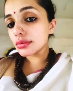 Ann Augustine Instagram - Undying love for saris! 🧡 

📸 @rabbitout_ofthe_hat 

#sareelove#sareelover#undying#jewelleryaddict#art#magichour#coffeelover#curls#curlyhair#silverlove#silverlining#artlover
