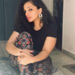 Ann Augustine Instagram - 💫 #blackandgold #shimmer #silver #silverjewellery #curls #curlyhair #jewelleryaddict #coffeeaddict #artlover