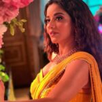 Antara Biswas Instagram - 🌼🌻💛💛💛… Styled by: @tripzarora Mua: @sumitsenapati5558 Hairstyling: @kalpanathore 📸: @deepakpathak663