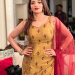 Antara Biswas Instagram - Live Simply, Dream Big, Be grateful, Give Love, laugh Lots 😀… #beqaboo #onset Mua: @sumitsenapati5558 📸: @deepakpathak663