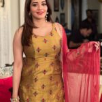 Antara Biswas Instagram - Live Simply, Dream Big, Be grateful, Give Love, laugh Lots 😀… #beqaboo #onset Mua: @sumitsenapati5558 📸: @deepakpathak663