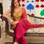 Antara Biswas Instagram - Live Simply, Dream Big, Be grateful, Give Love, laugh Lots 😀… #beqaboo #onset Mua: @sumitsenapati5558 📸: @deepakpathak663