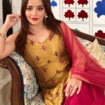 Antara Biswas Instagram - Live Simply, Dream Big, Be grateful, Give Love, laugh Lots 😀… #beqaboo #onset Mua: @sumitsenapati5558 📸: @deepakpathak663