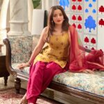 Antara Biswas Instagram - Live Simply, Dream Big, Be grateful, Give Love, laugh Lots 😀… #beqaboo #onset Mua: @sumitsenapati5558 📸: @deepakpathak663