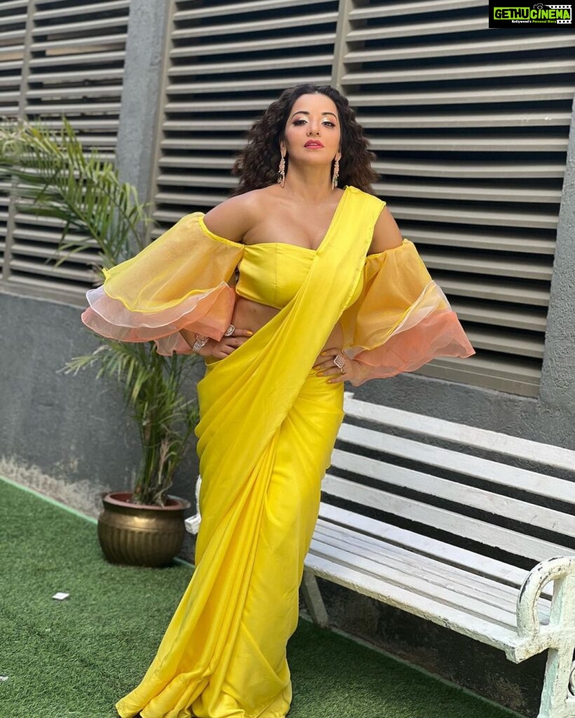 Antara Biswas Instagram - I am Feeling Yellow Today … Probs Because I am Yellow 💛💛💛… Styled by : @tripzarora Draped by : @rina_mane25 Mua : @makeupbyshahrooq Hairstyling: @kalpanathore 📸: @deepakpathak663