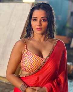 Antara Biswas Instagram - A Lazy Rainy Sunday ❤️🥰…. 

#onset #rain #sequence #beqaboo #love #work #actorslife 

Mua: @makeupbyshahrooq 
Hairstyling: @kalpanathore 

📸: @deepakpathak663