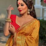 Antara Biswas Instagram - Shubh Navratri 🙏🙏…. #happy #navratri #gudipadwa Mua: @makeupbyshahrooq Hairstyling: @rajashree786patil786 📸: @deepakpathak663