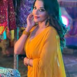 Antara Biswas Instagram - So Many Songs In Mind On This Yellow Saree… You Suggest Me For My next #reel 🤷‍♀️ #beqaboo #tonight at 9pm Mua : @makeupbyshahrooq 📸: @deepakpathak663 Film City