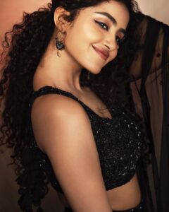 Anupama Parameswaran Instagram - Karivala ♾️

Styled by : @rashmitathapa
Wearing : @talashahyderabad
Jewelry : @spillthebead
Styling Team : @aishwarya128
Shot by : @nikkhil_bareli