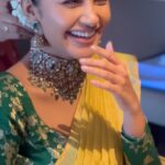 Anupama Parameswaran Instagram - Singing Tamil in Malayalam is my new skill… Mallippoo VECH VECH vadudhae😂… you know what I mean 🤣😂 me and lyrics 🫠 Hairstyle @koli_sarika7313 🥰 MUA @makeupbymadhushreeganapathy 🥳 Stylist @sandhya__sabbavarapu 😇 Entertainment @avinashrint2 🤣