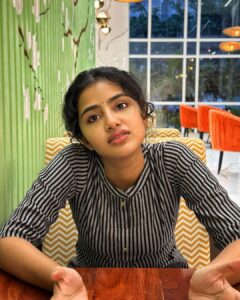 Anupama Parameswaran Instagram - My mood swings like 365 times a day… And when I am hungry ,it’s even worse… 🤯

PC @nihal_kodhaty 🤡