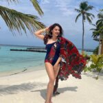 Anushka Ranjan Instagram - The ocean made me saltier☀️🏝️🐚 @baglioniresortmaldives . . . Styled by: @sheefajgilani Assisted by: @shreyaagoel Outfit: @shivanandnarresh Bangles and Rings: @equiivalence @misho_designs Earrings: @zohra_india Coordinated by - @niyoshi.jain @tanyasadwhiny Baglioni Resort Maldives