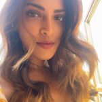 Anushka Ranjan Instagram - Sunny sunshine Sunday☀️ Les sardines aux yeux bleus