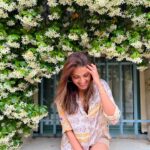 Anushka Ranjan Instagram - Bloody Phool🕊 Uzès