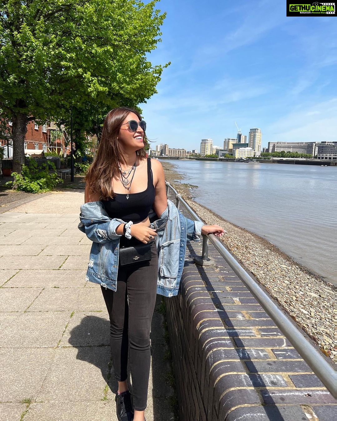 Anushka Ranjan Instagram - Hello summer☀️💚 London, United Kingdom ...