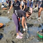 Anushka Ranjan Instagram - Yesterday was an eye opener.. we have treated our planet like a trash can but it’s time to be a better citizen of the world and do the right thing. Thank you @adidasindia and @afrozshah_ for organising such events where you make people aware of what the reality truly is. It was an amazing morning - running is always fun but running for a cause makes it even more special🌏🤎 #RunForTheOceans #WorldEnvironmentDay Versova, Mumbai