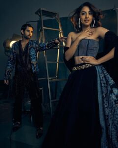 Anushka Ranjan Instagram - Welcome to our bad side❤️‍🔥
.
.
.
@siddartha_tytler @thetyagiakshay @mukuchyan.artistry @karishmabediphotography @outhousejewellery @itsgrishma @divishlist
